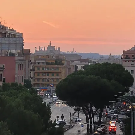 Sunny Sunset Apartment Rome
